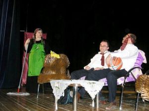 Gönen’de Öğretmenlerden Drama Gösterisi