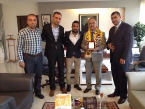 Malatyaspor Taraftarı, Rektör Çelik’i Ziyaret Etti