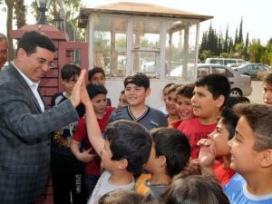 Başkan Tütüncü’den Çocuklara Halı Saha Ve Bilgi Evi Müjdesi