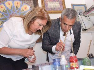 Profesyonel Ellerde Ebru Sanatına İlgi