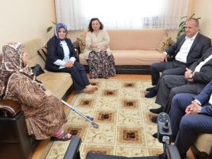 Başkan Keleş Ve Ayşe Keşir’den Engelli Vatandaşa Akülü Araç