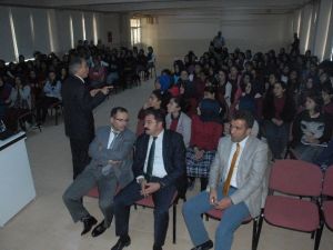 Yazar Kavaklı Öğrencilerle Bir Araya Geldi