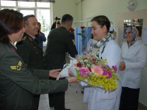 Jandarma’dan Hemşirelere Ziyaret