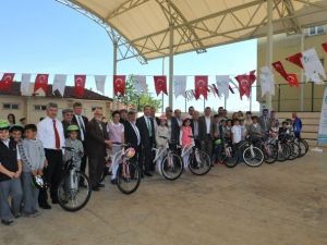 İzmit Belediyesi’nden 146 Öğrenciye Bisiklet