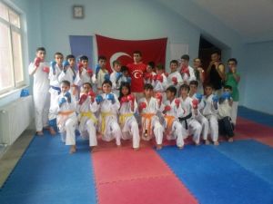 Başkan Sertoğlu Şampiyonaya Katılacak Karatecilere Destek Oldu