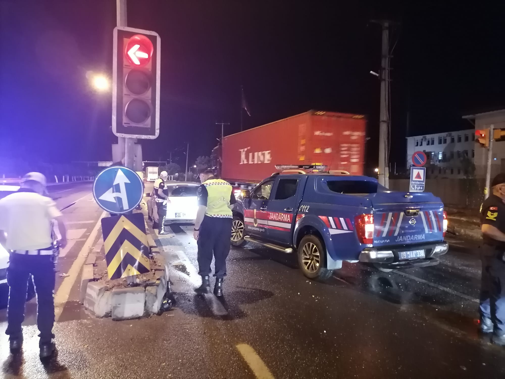 Nazillide trafik kazası 4ü çocuk 8 yaralı