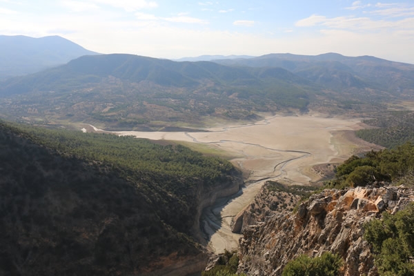 Arapapıştı Kanyonu'nda sular çekildi 5