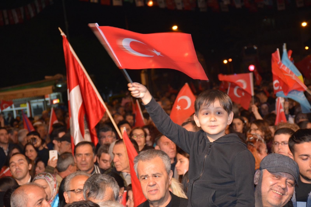 Nazilli sokakları Kürşat Başkan sloganıyla inledi! 2