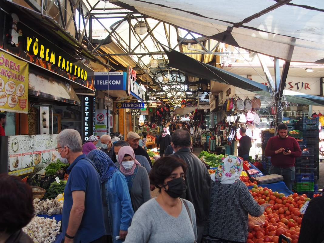 Perşembe pazarında anlık sebze ve meyve fiyatları 10