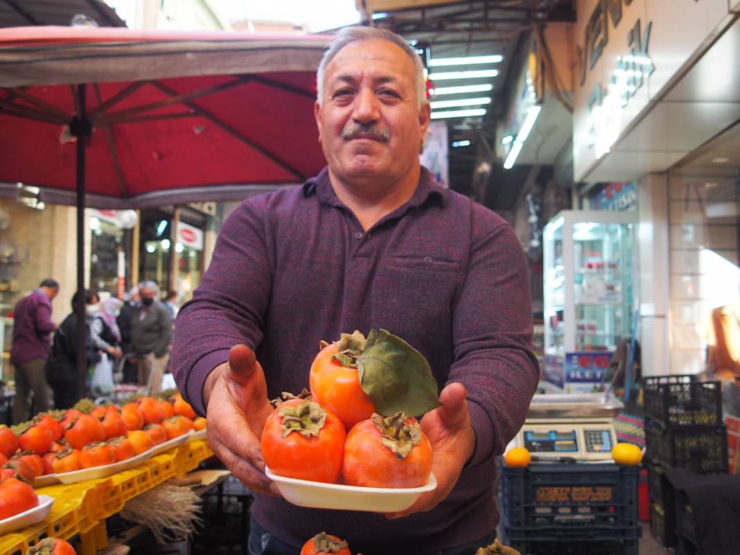 Perşembe pazarında anlık sebze ve meyve fiyatları 11