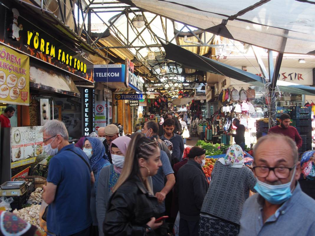 Perşembe pazarında anlık sebze ve meyve fiyatları 12