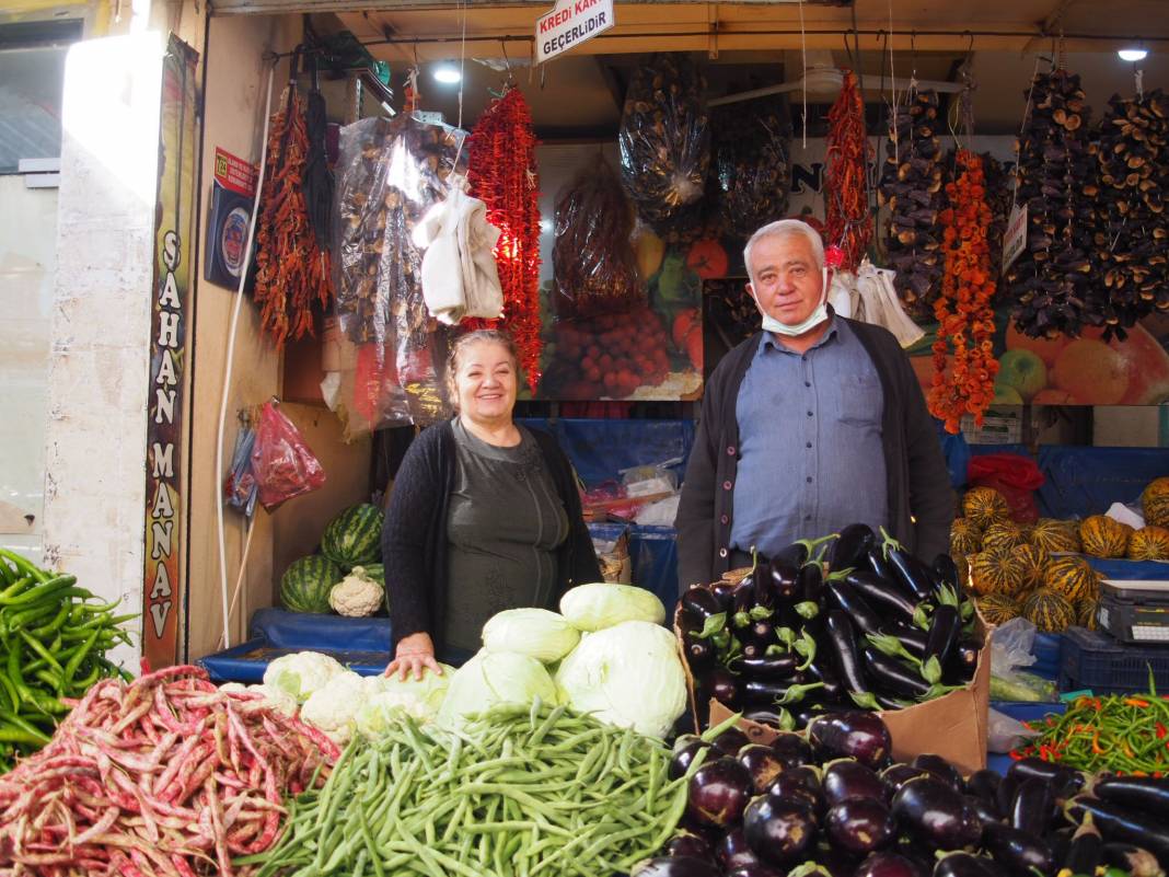 Perşembe pazarında anlık sebze ve meyve fiyatları 7