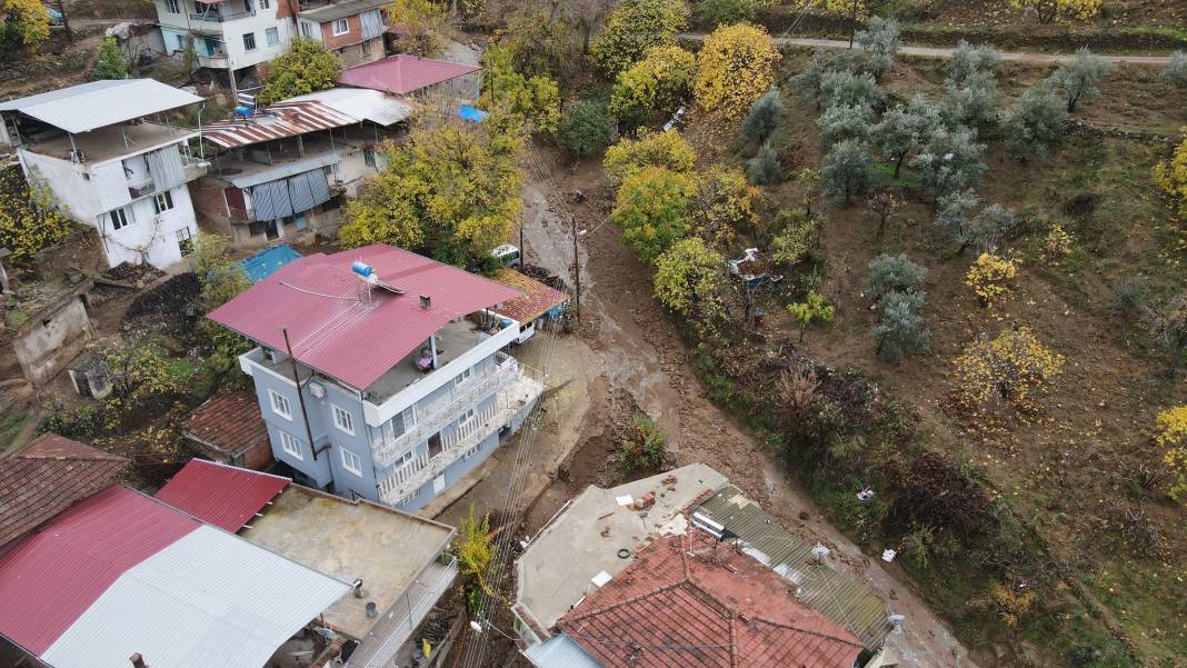 Başkan Özcan’dan afet bölgelerine anında müdahale 11