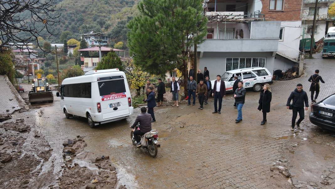 Başkan Özcan’dan afet bölgelerine anında müdahale 13