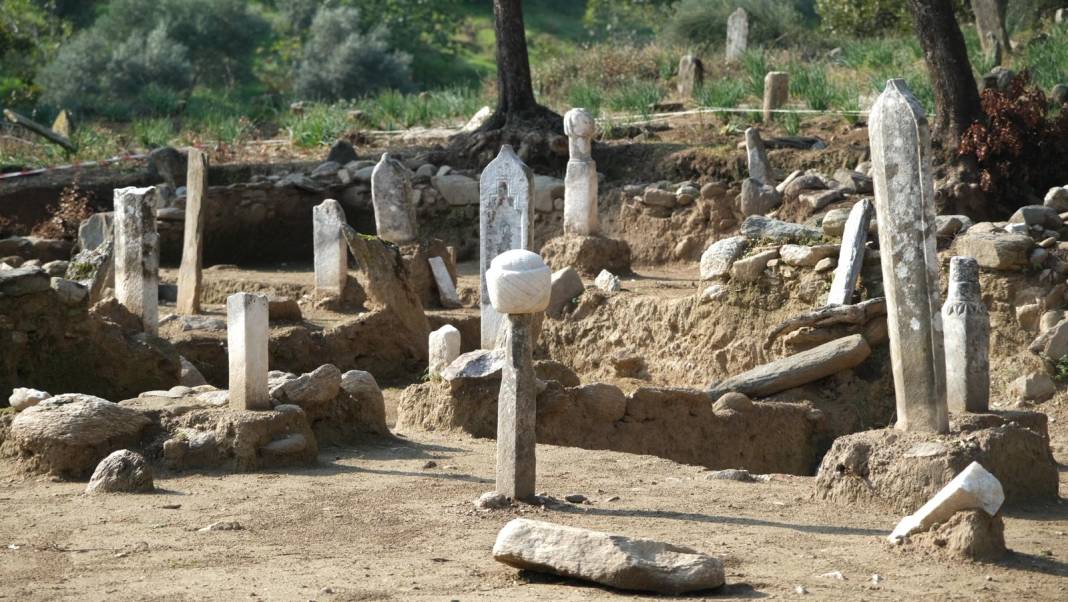 Nazilli’de Türk tarihini aydınlatan keşif!  Horasan Mezarlığı’nda Anadolu’daki ilk Türklerin izlerine rastlanıldı 13