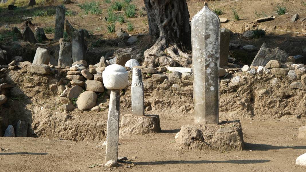 Nazilli’de Türk tarihini aydınlatan keşif!  Horasan Mezarlığı’nda Anadolu’daki ilk Türklerin izlerine rastlanıldı 15