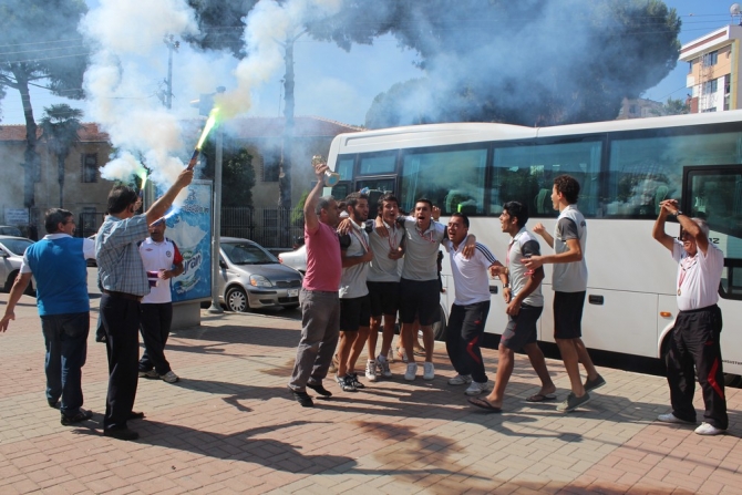 ‘ŞAMPİYON’ NAZİLLİ’YE DÖNDÜ 16