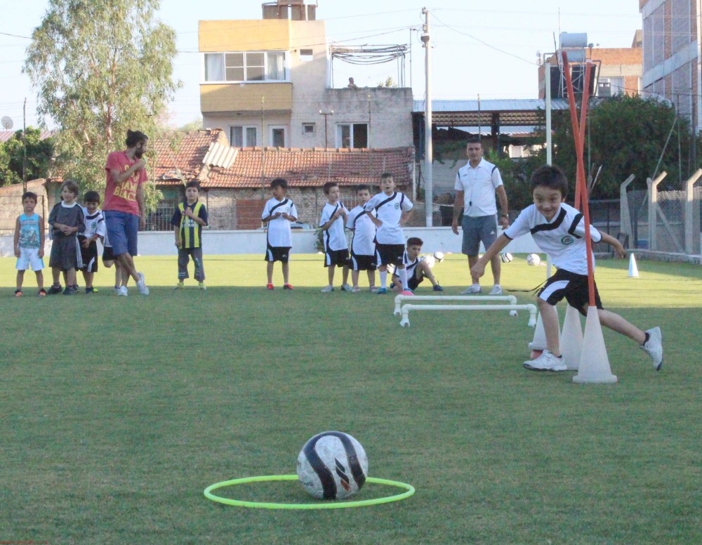 110 GENÇ YETENEK ‘FUTBOL’ ÖĞRENİYOR 10