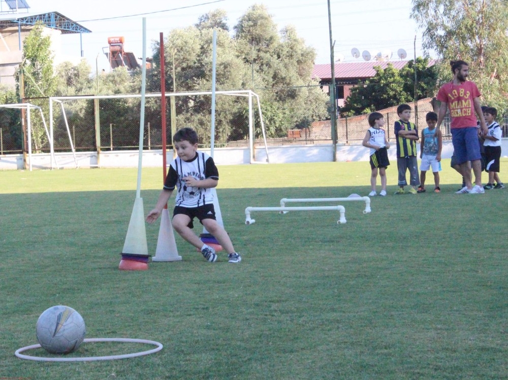 110 GENÇ YETENEK ‘FUTBOL’ ÖĞRENİYOR 12