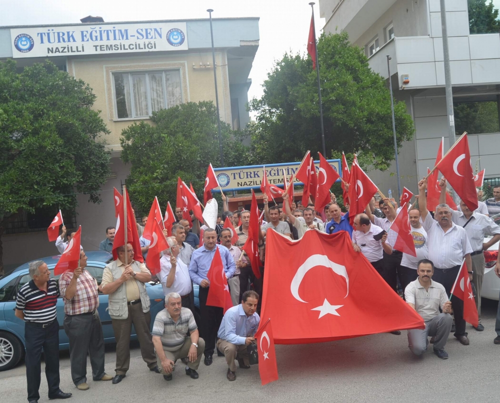 Nazilli’de ‘Bayrağa Saygı Yürüyüşü’ düzenlendi 13