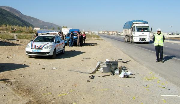 Tur otobüsü ile TIR çarpıştı: 1 ölü, 23 yaralı