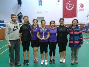 Badminton’a Menderesli Kızlar Ambargo Koydu