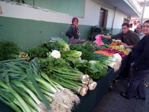 Barış; Mevsimlik Meyve ve Sebze Tüketilmelidir