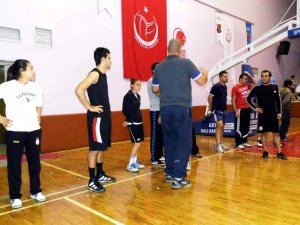 Aday Hakemler Mekik Koşusunda Ter Döktü