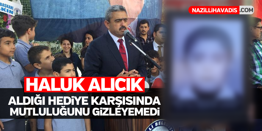 Haluk Alıcık'a anlamlı hediye