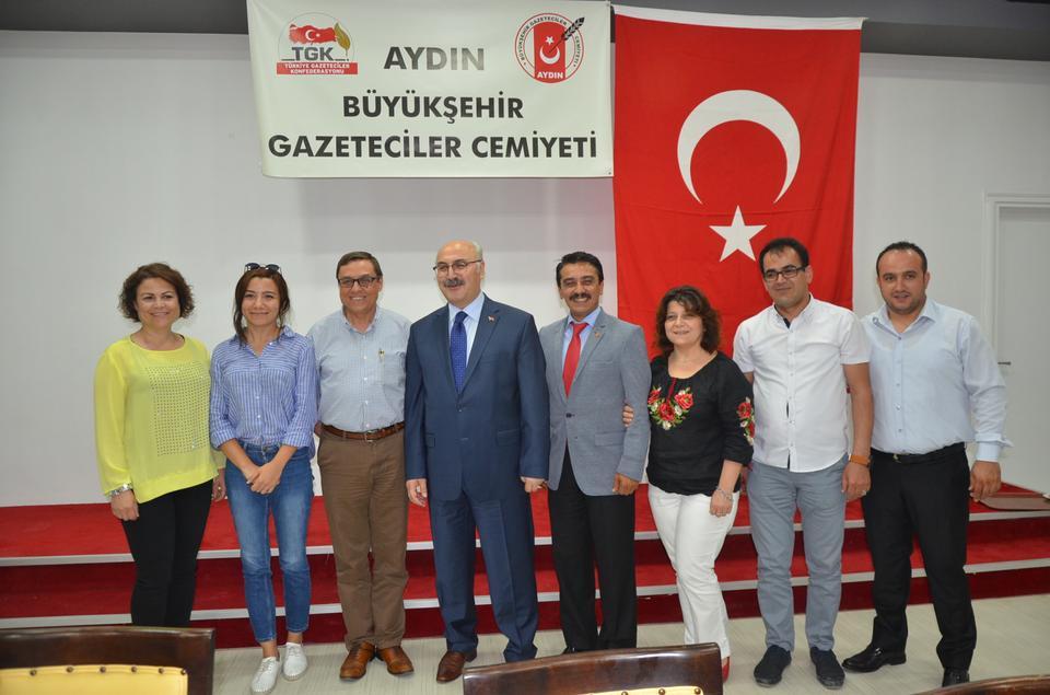 Gazeteciler iftarda buluştu