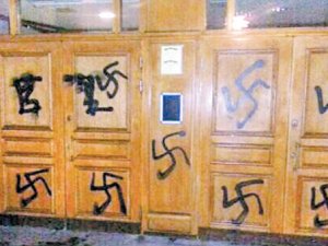 İsveç'te Cami Kapısına ‘Gamalı Haç’