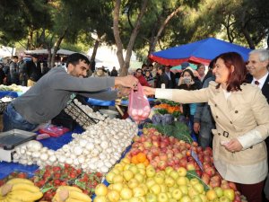 Özlem Çerçioğlu Söke Pazarını Gezdi