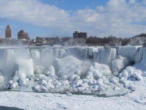 Niagara Şelalesi de dondu