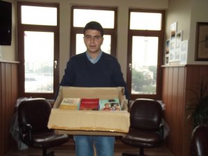 Şehit Olan Silah Arkadaşının Memleketi İçin Kitap Topluyor