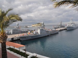 Askeri Gemiler Kuşadası’nda