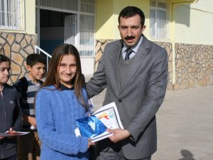 ‘Saygı’lı Öğrencilere Hediye ve Belgeleri Verildi