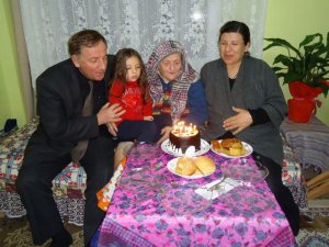 Ünal, Annesinin 81. Yaşını Kutladı