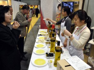 Zeytin ve Zeytinyağının Tanıtım Atağı Sürüyor