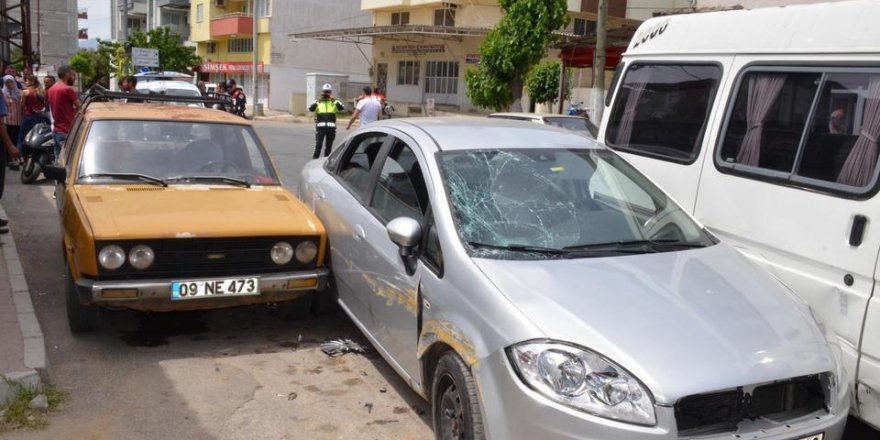 Nazilli'de Otomobil Yayaların Arasına Daldı!