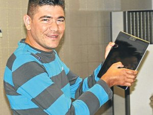 Topal, Yeni Kollarıyla İlk Kez Araba Kullandı