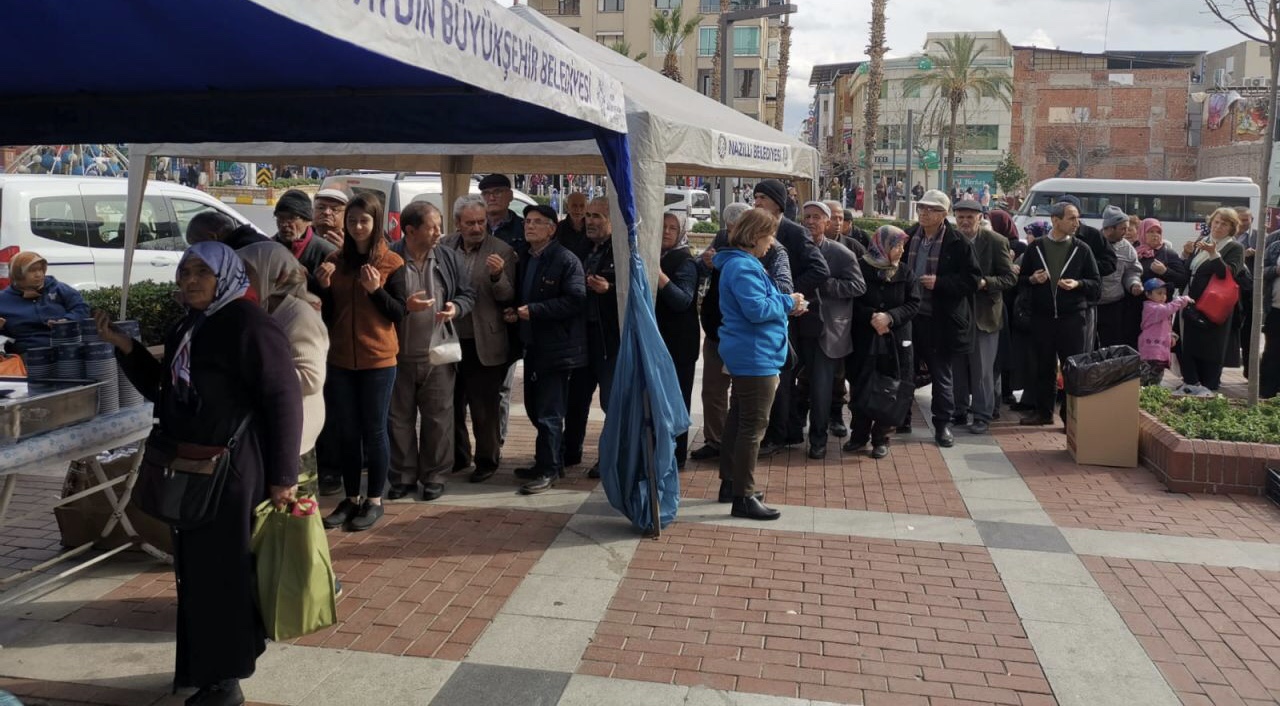 Büyükşehir’den yüzbinlerce Aydınlı’ya kandil lokması