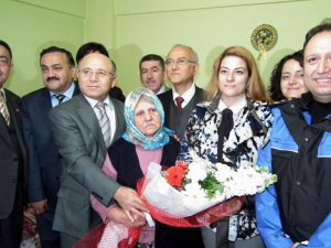 Aydın’ın Yaşlı Çınarı Ayşe Teyze Evin'de Ziyaret Edildi