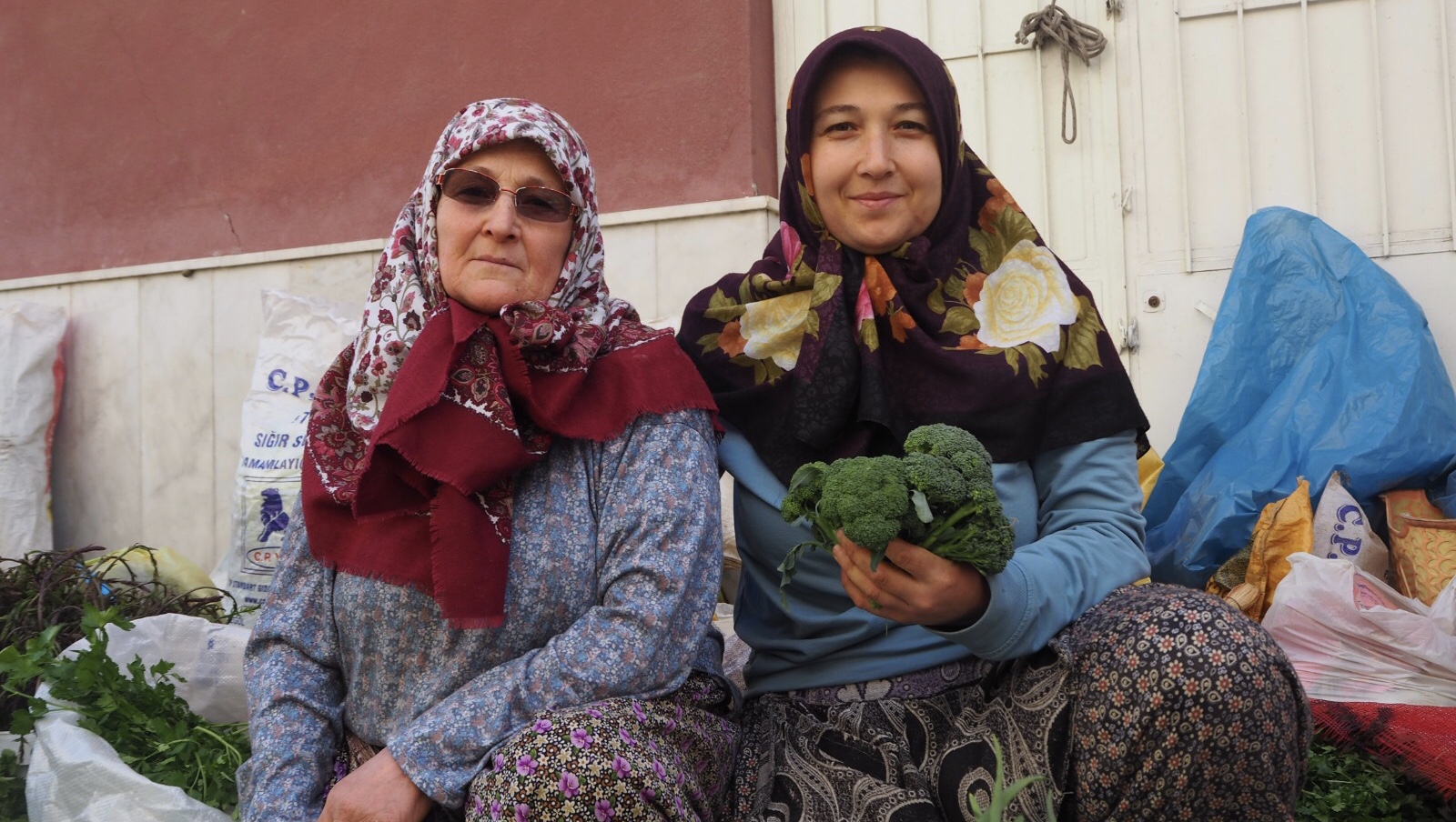 10 YILDIR ANNE-KIZ PAZARCILIK YAPIYORLAR