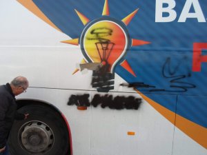 AK Partili Adayın Aracına Çirkin Saldırı