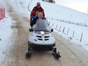 2 Bin Rakım'da Kar Festivali Başladı
