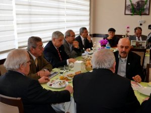 CHP, Eski ve Yeni Yöneticileri Bir Araya Getirdi