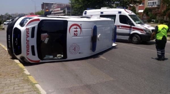 Aydın’da korkutan kaza! Ambulans ve otomobil çarpıştı : 6 yaralı