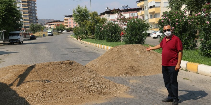 Tapulu malım dedi yolu kapattı