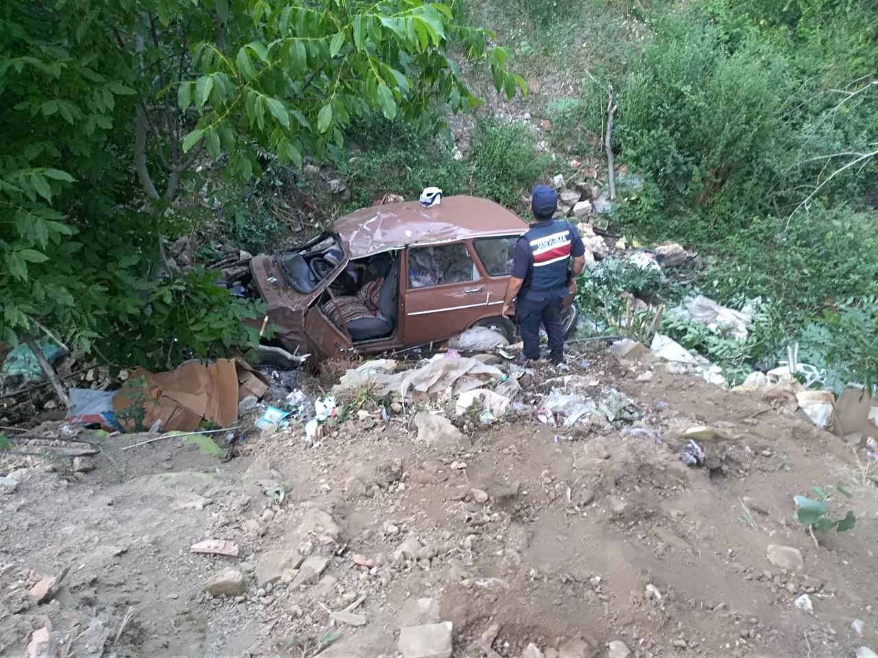 Aydın'da otomobil şarampole devrildi: 1 ölü, 1 yaralı