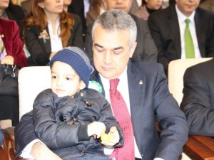 Siyaset Zor ve Fedakarlık İsteyen Zanaat